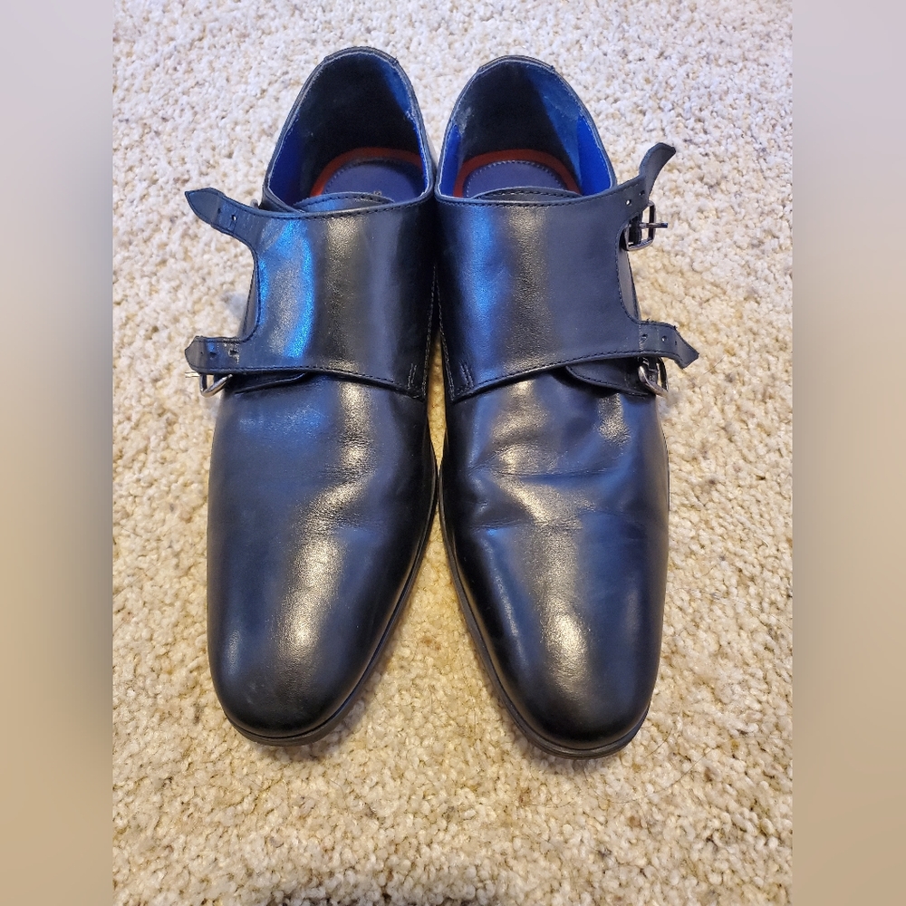 Black dress shoes